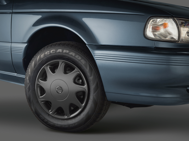 Illustration for article titled Mexico's Nissan Tsuru Goes Out In A Blaze Of Perfect Deathtrap Glory